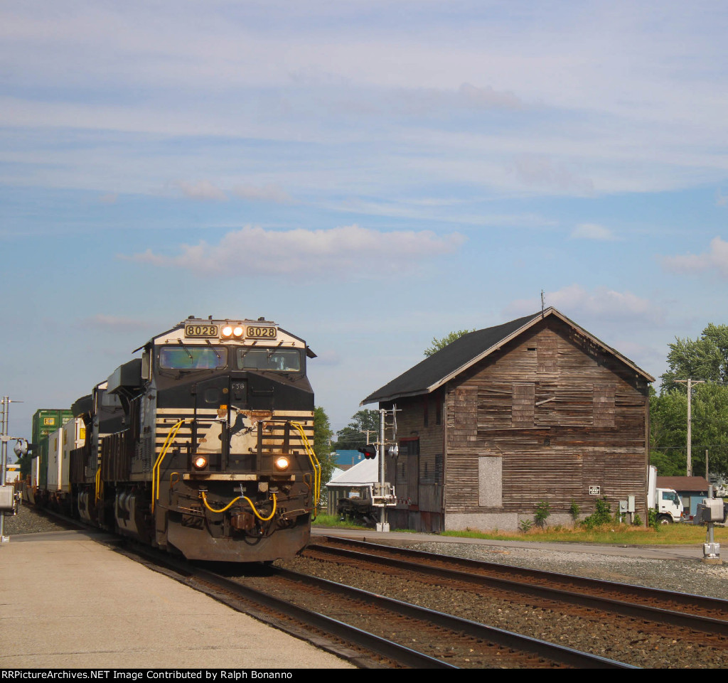 One of many westbound NS intermodals that evening 